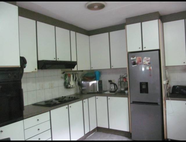 6 BEDROOM HOUSE FOR SALE IN SEA VIEW